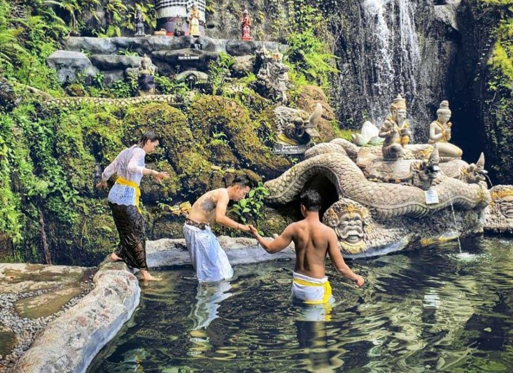 Diedi Bali Driver - Beji Griya Waterfall